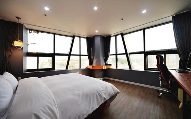 The Way Hotel Changwon Esterno foto