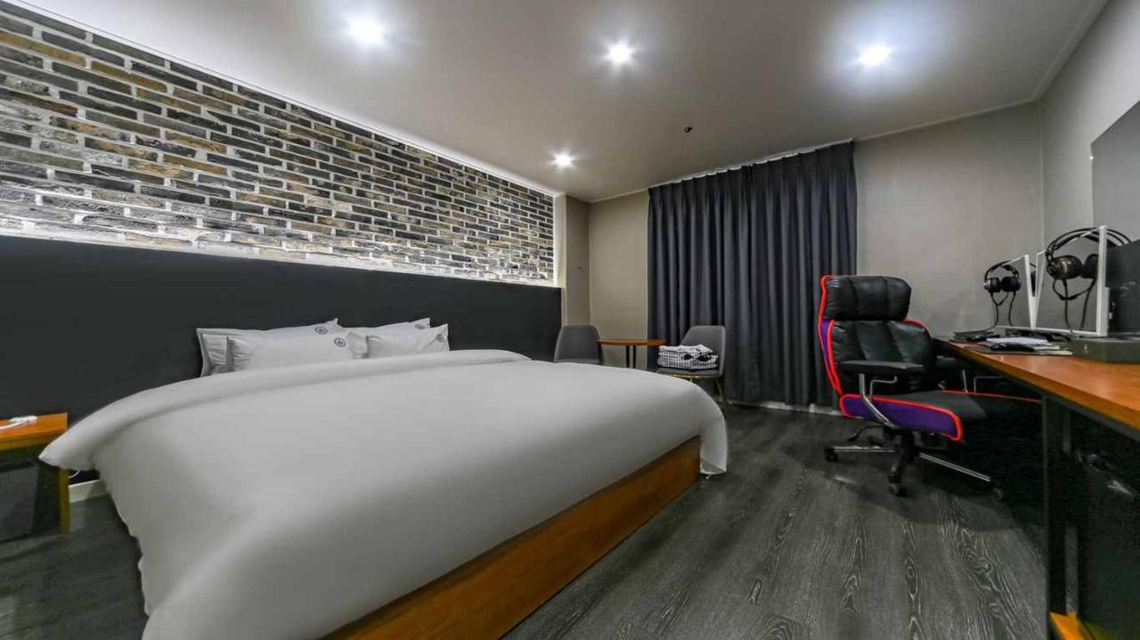 The Way Hotel Changwon Esterno foto